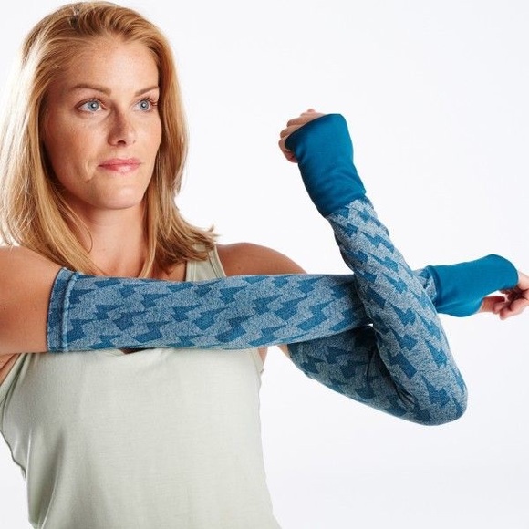 oiselle Accessories - OISELLE Gray Lightning Print Arm Warmers - OS